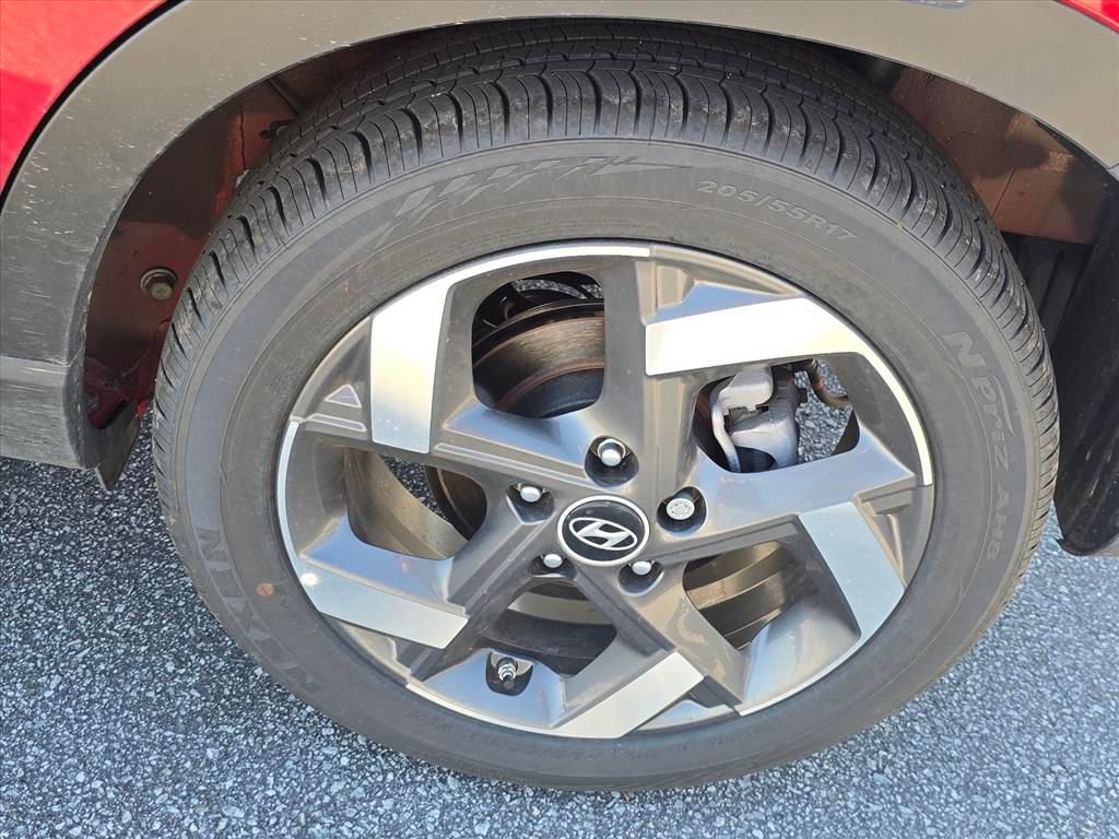 Used 2025 Hyundai Venue Limited image 7