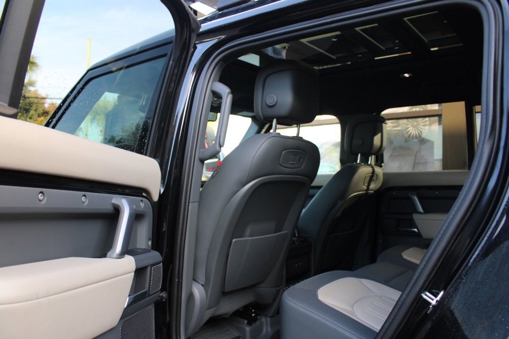 Used 2022 Land Rover Defender 110 X-Dynamic HSE image 31