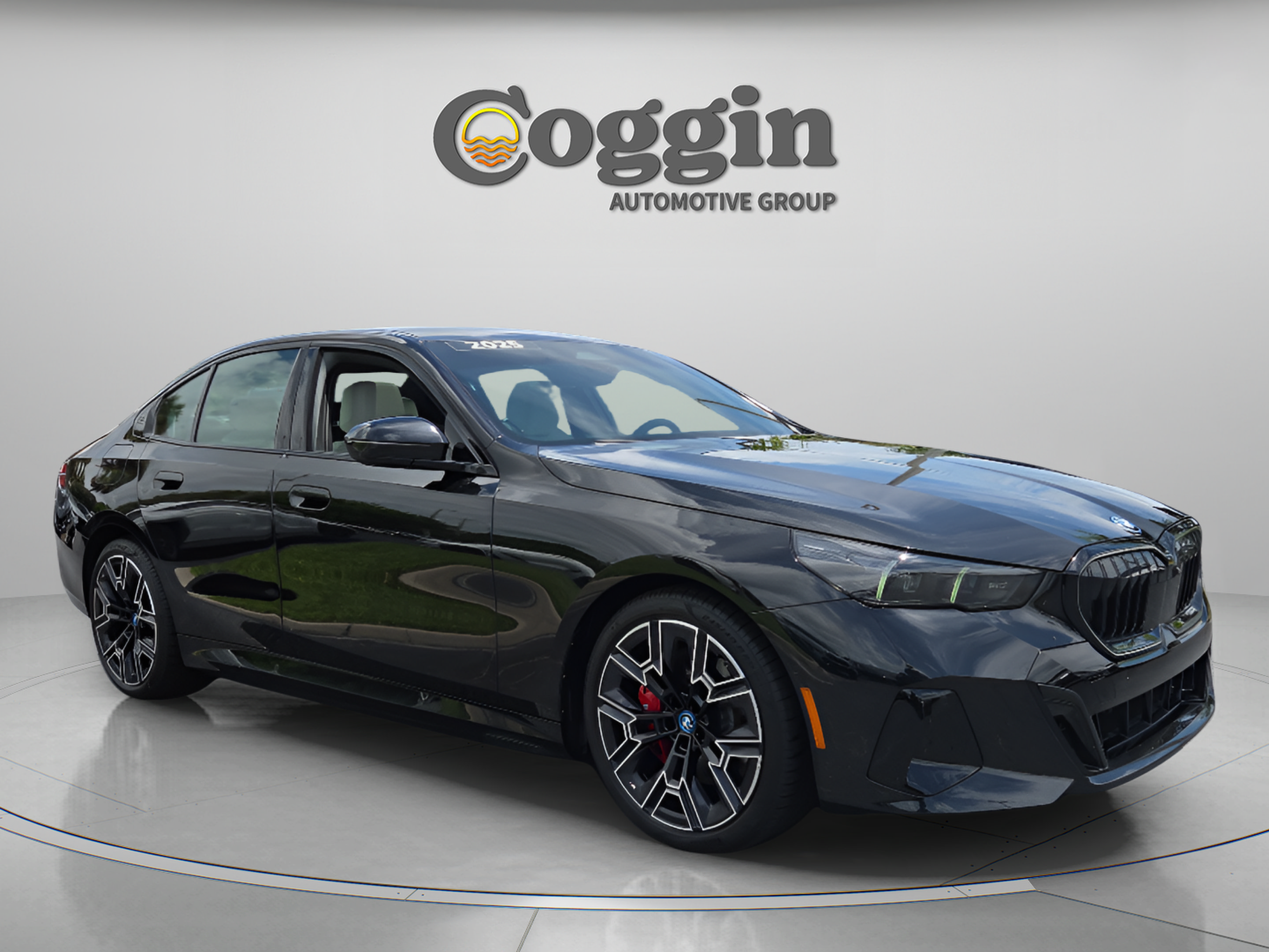 Used 2025 BMW 550e xDrive w/ Premium Package AWD/4WD image 7