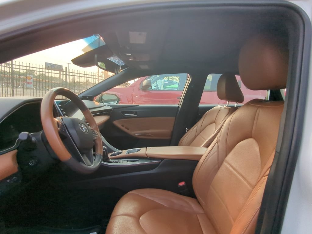 Used 2019 Toyota Avalon Limited w/ Four Season Floor Mat Package FWD image 6