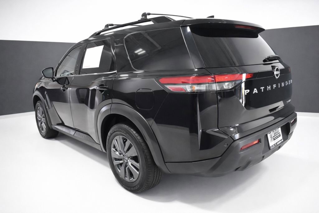 Certified 2023 Nissan Pathfinder SV image 3