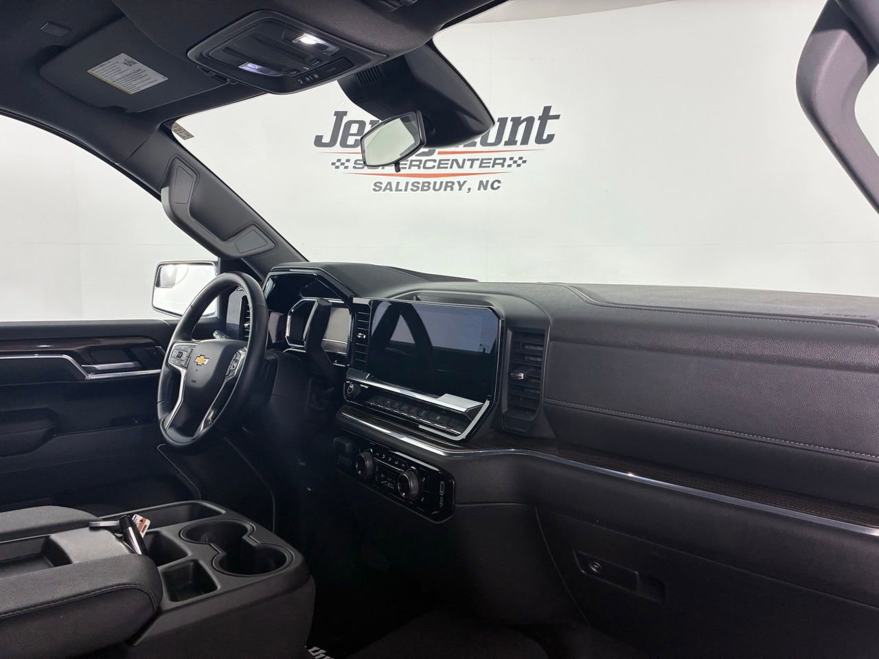 Used 2025 Chevrolet Silverado 1500 LT image 29