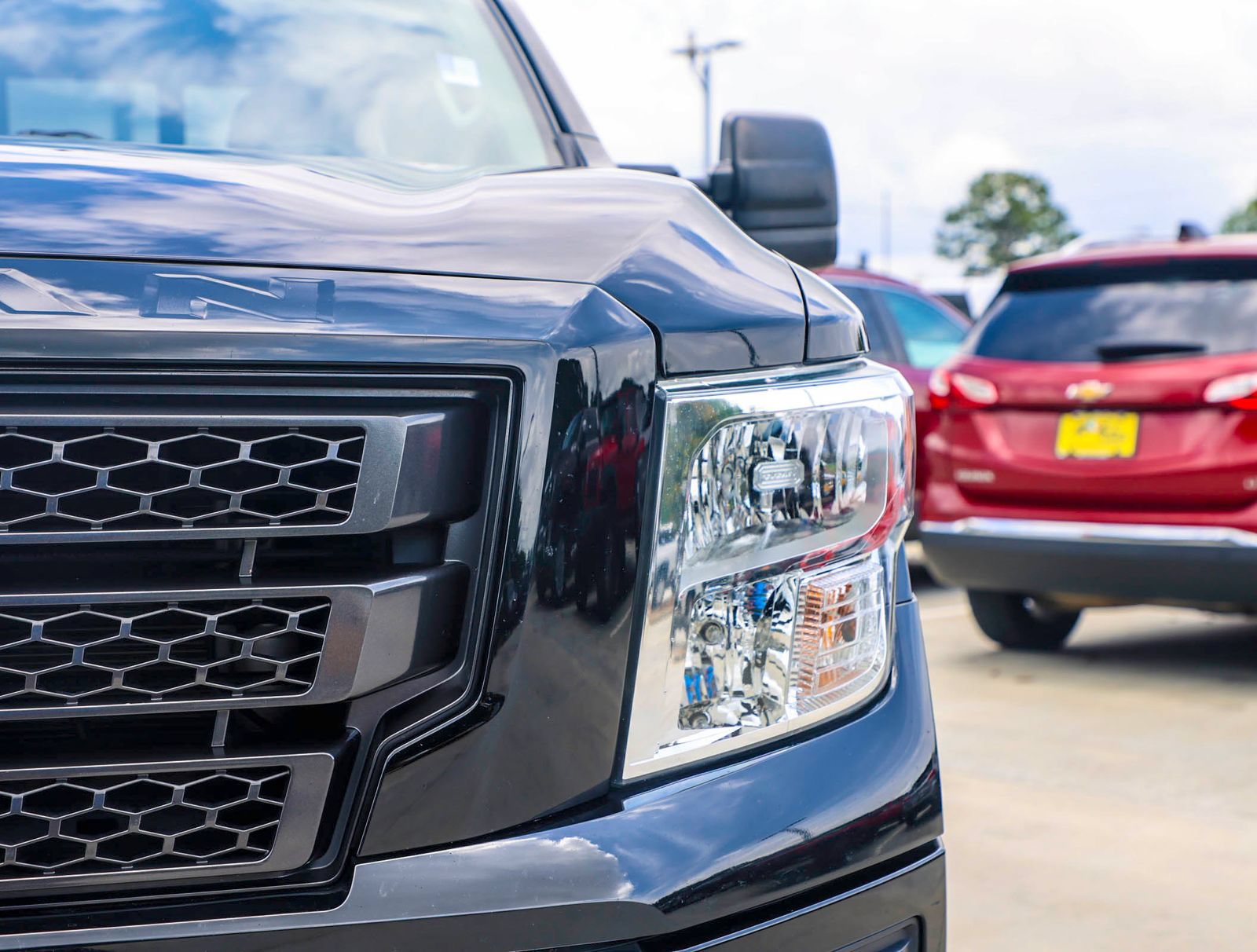 Used 2021 Nissan Titan SV w/ SV Convenience Package AWD/4WD image 4