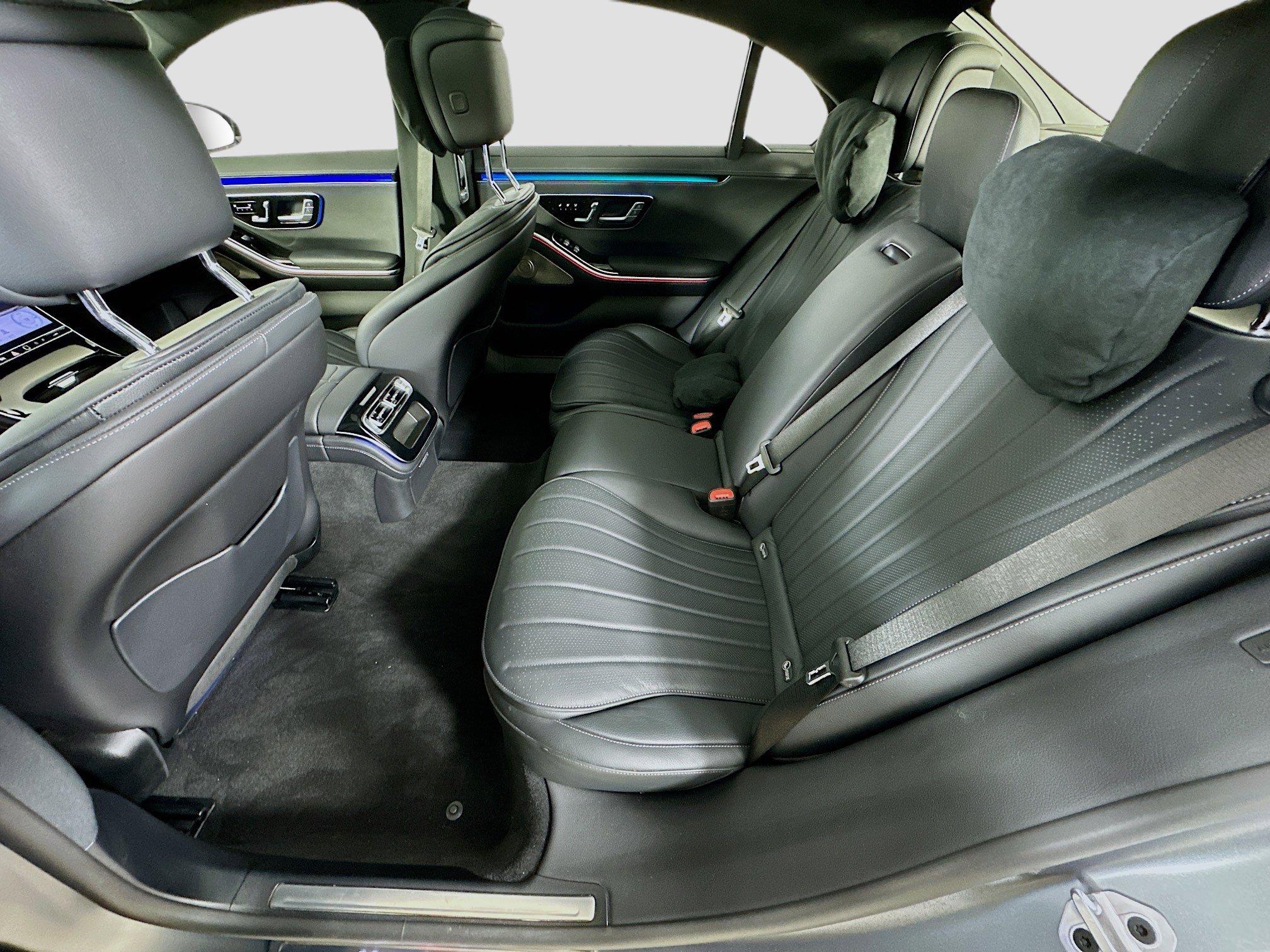 Certified 2022 Mercedes-Benz S 500 4MATIC w/ AMG Line Package image 31