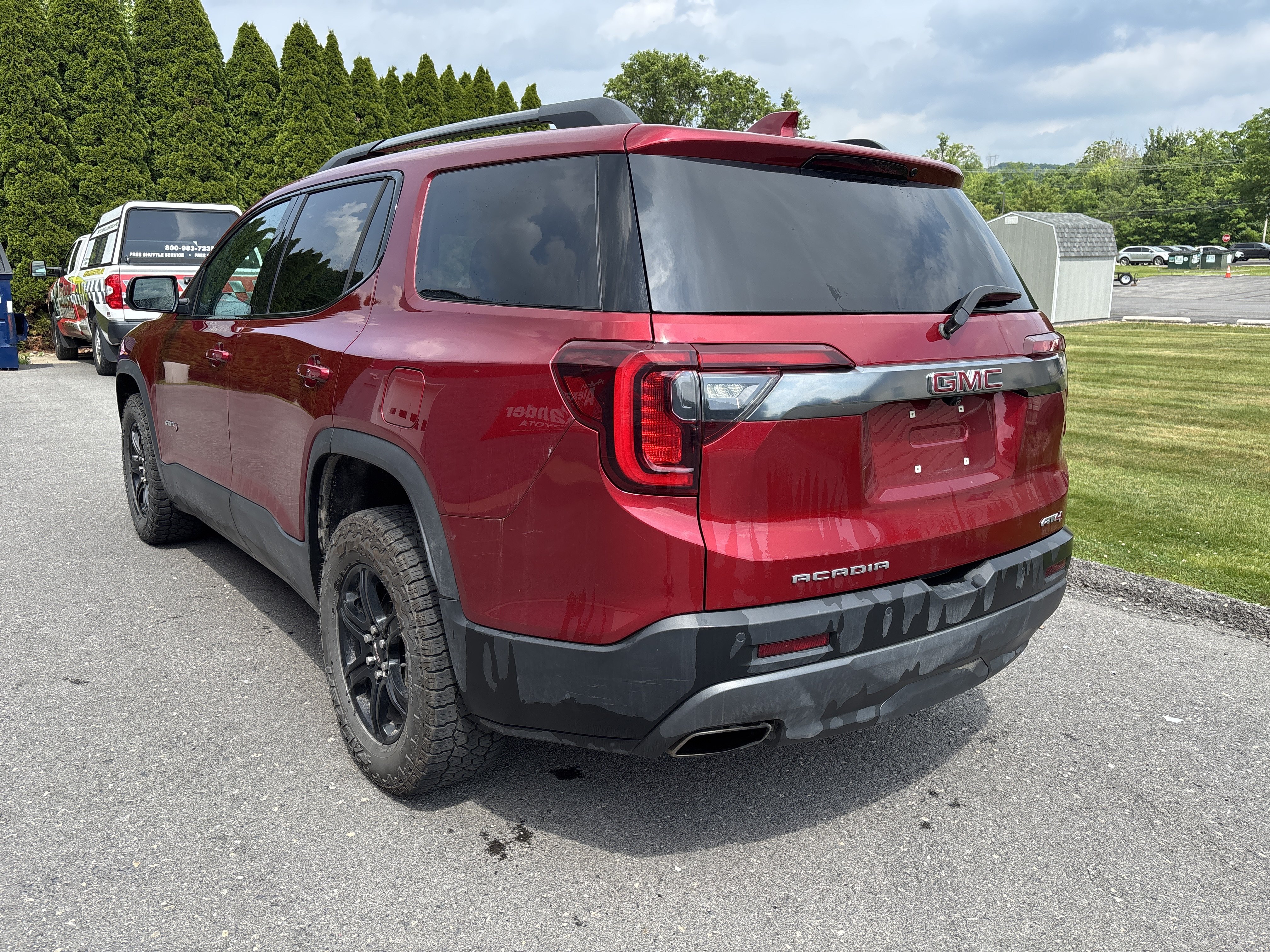 Used 2022 GMC Acadia AT4 w/ Technology Package AWD/4WD video 5