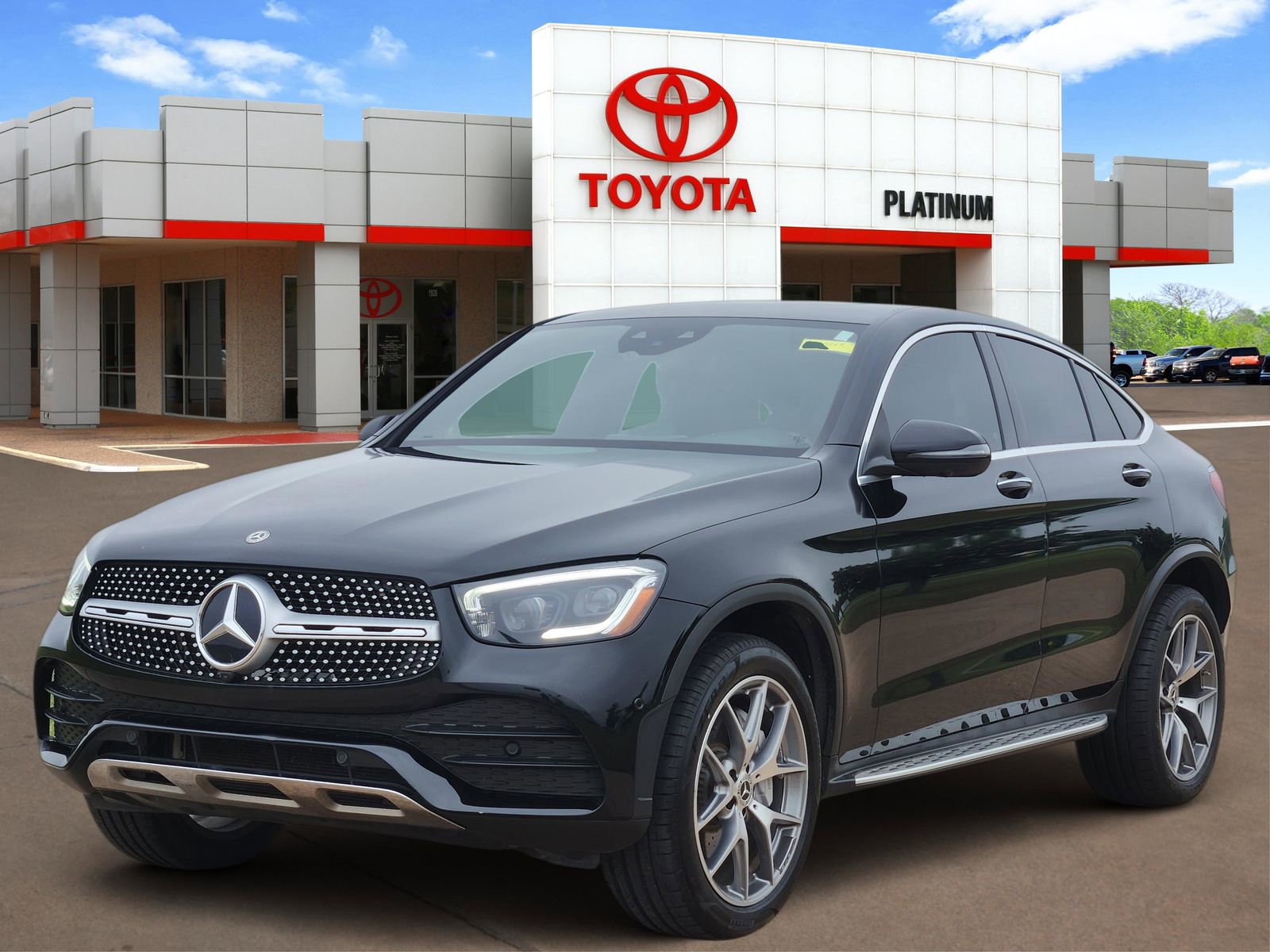 Used 2020 Mercedes-Benz GLC 300 4MATIC Coupe image 2
