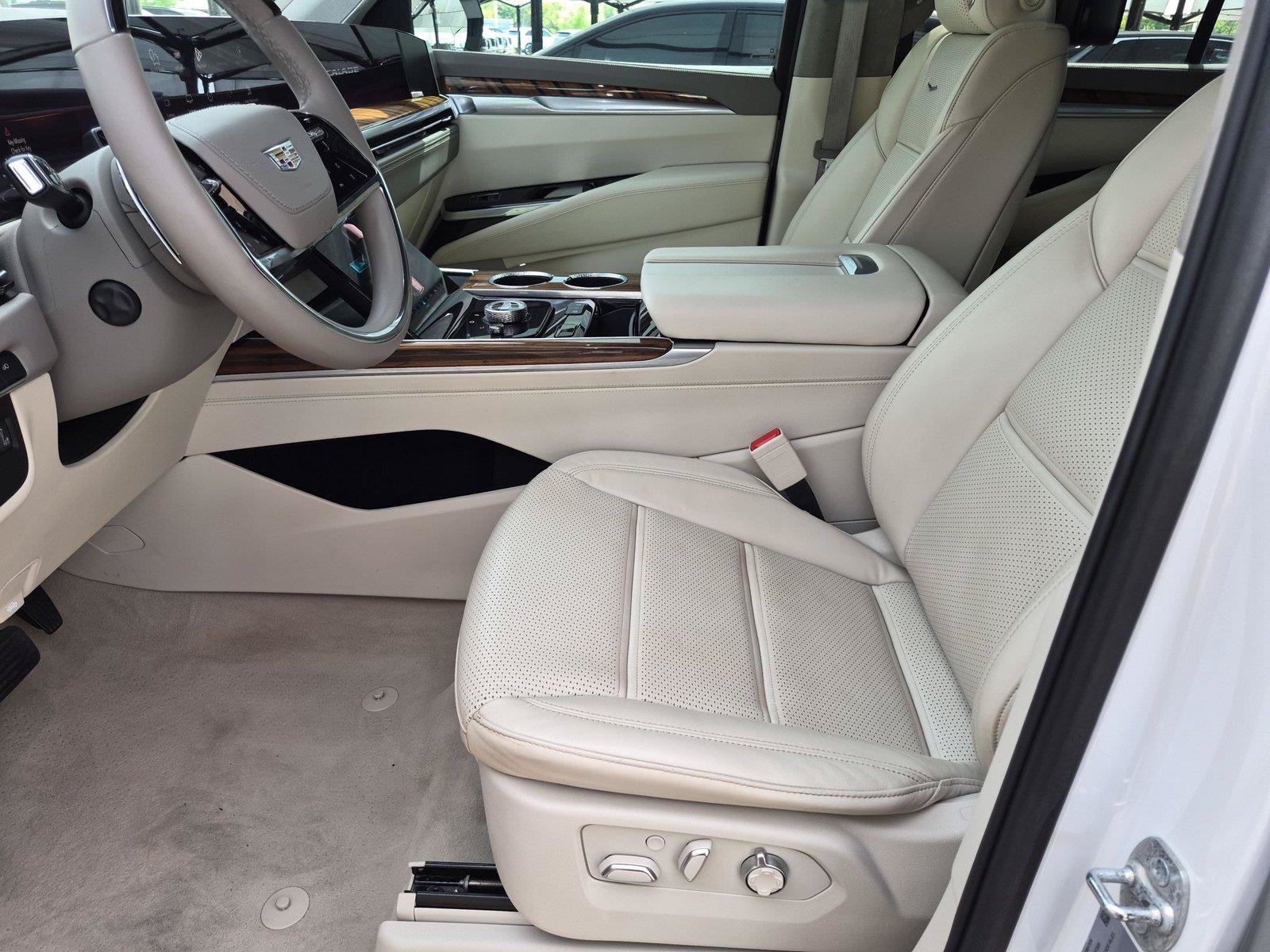 Used 2025 Cadillac Escalade Sport Platinum w/ LPO, ONYX Package AWD/4WD image 5