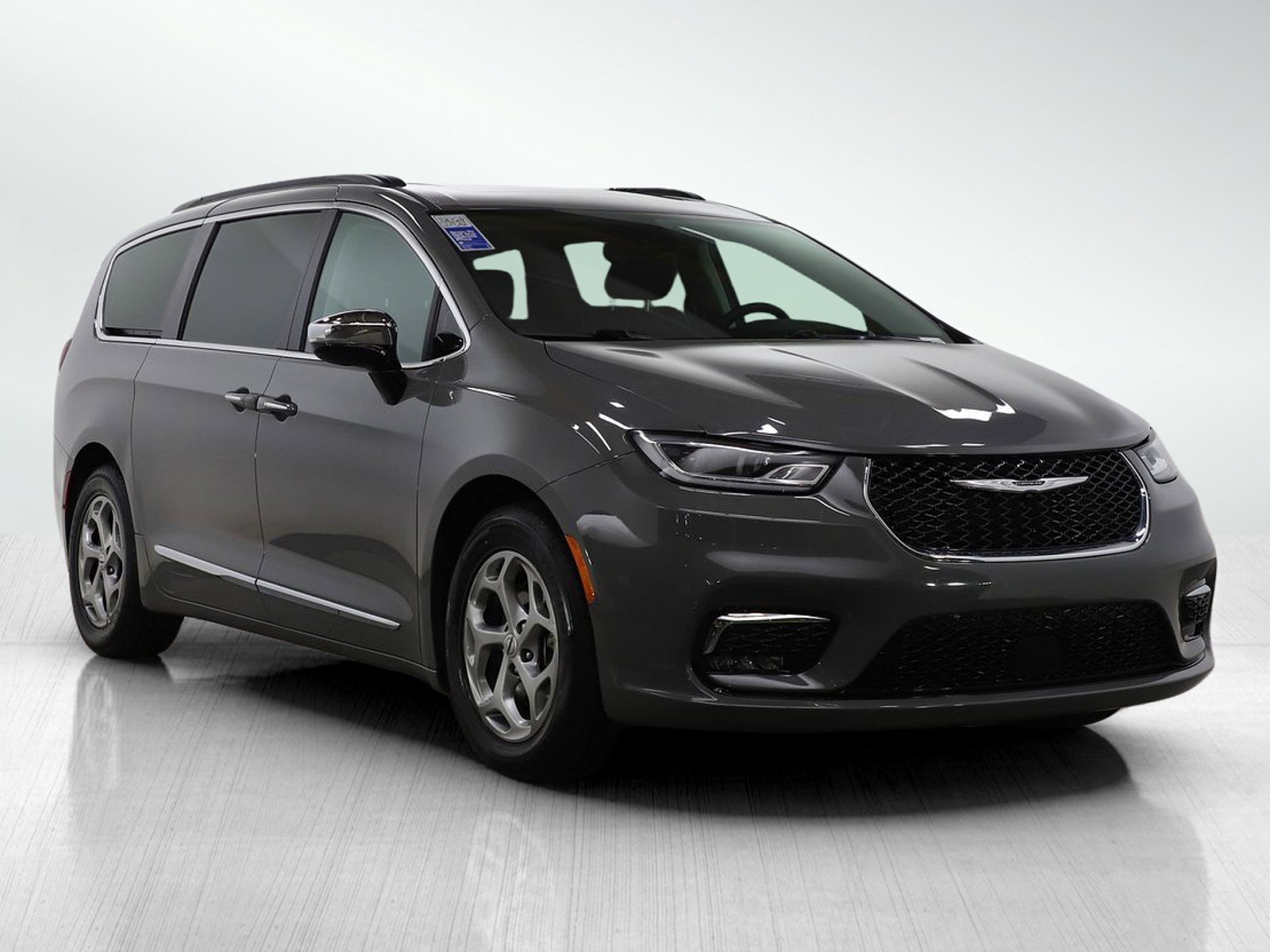 Used 2023 Chrysler Pacifica Limited image 7