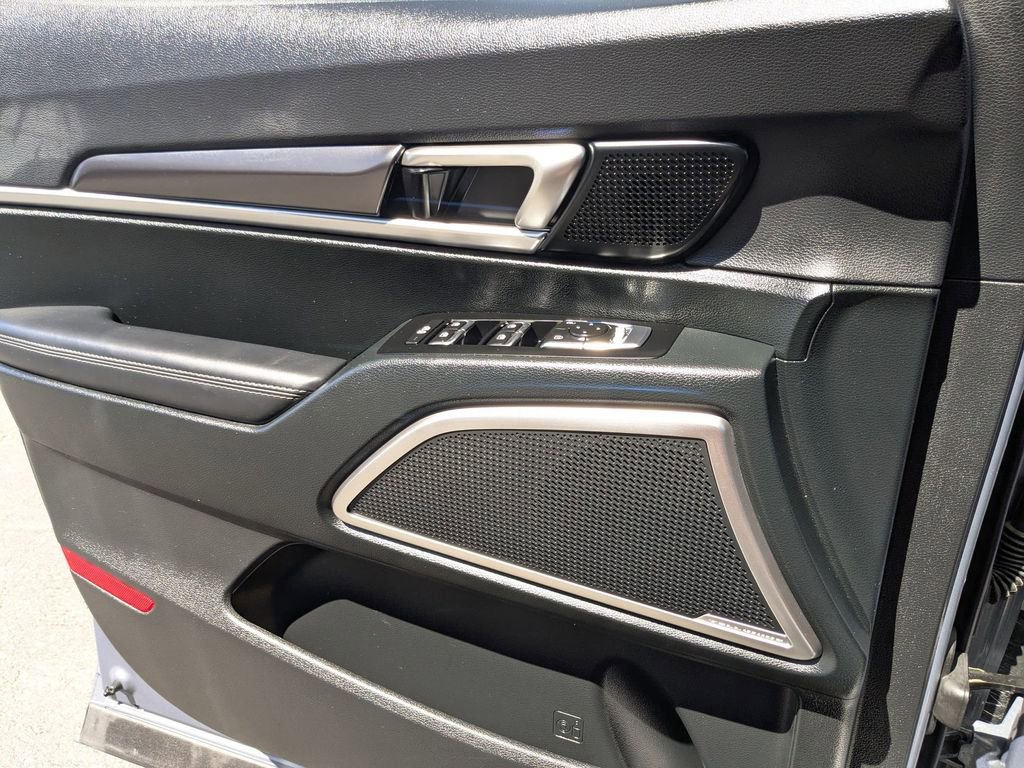 Used 2025 Kia Telluride S image 15