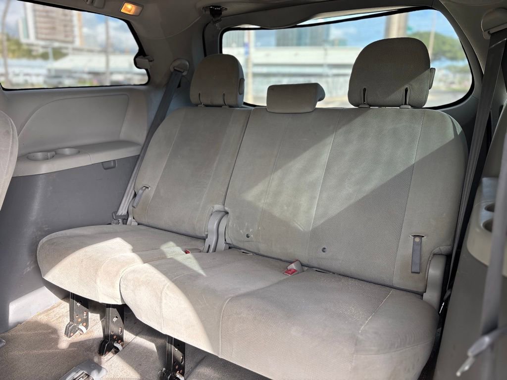 Used 2013 Toyota Sienna L FWD image 12