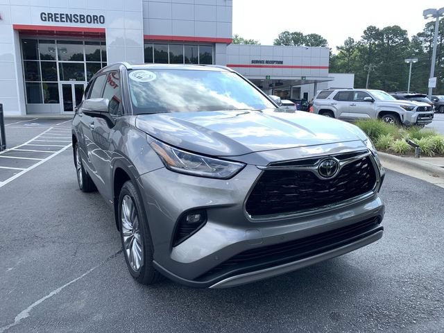 Certified 2026 Toyota Highlander Platinum AWD/4WD image 2