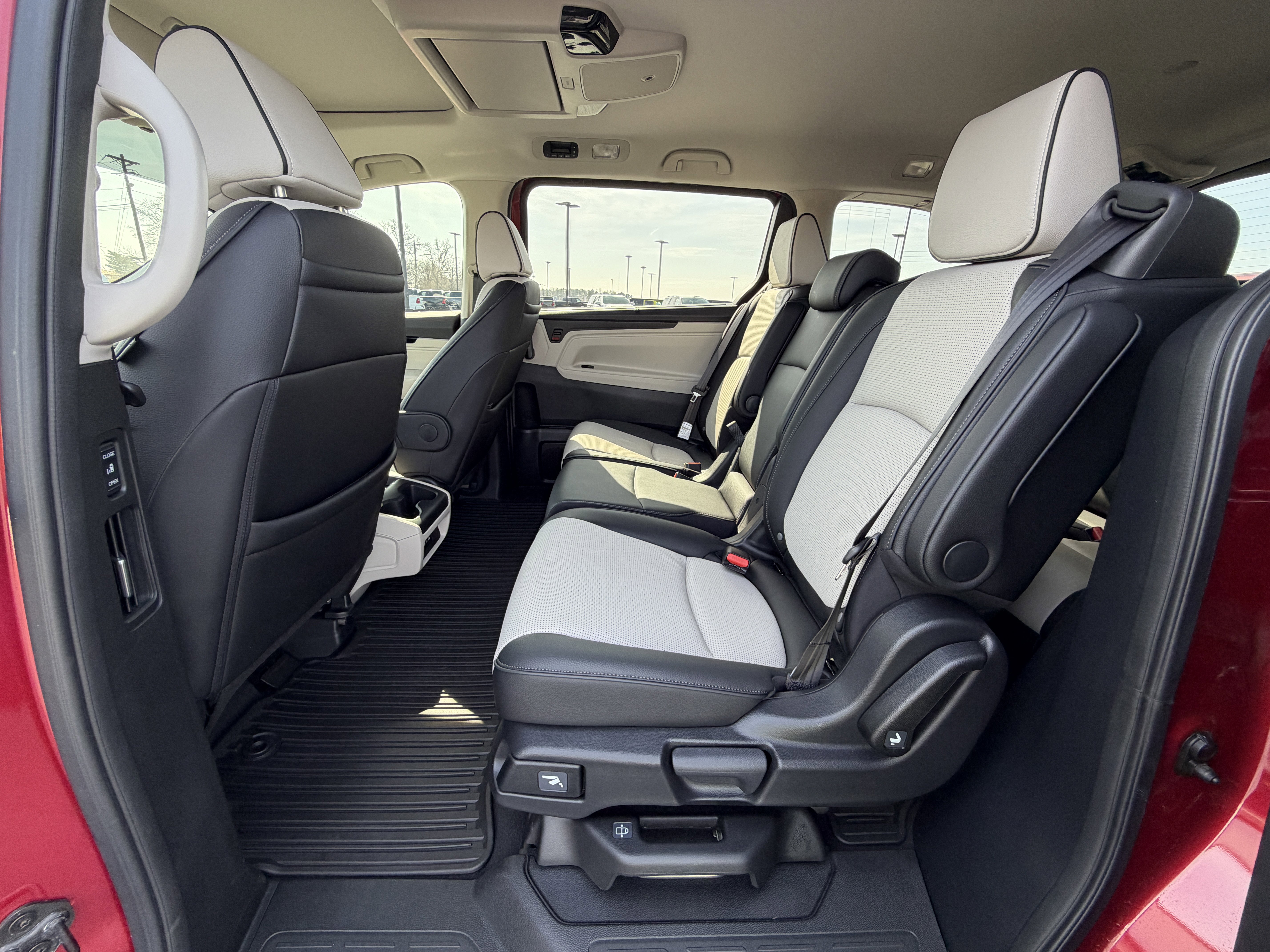 Used 2025 Honda Odyssey Elite image 11
