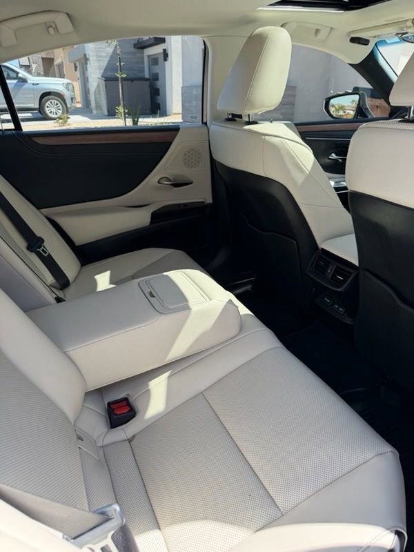 Used 2025 Lexus ES 300h w/ Premium Package FWD image 6
