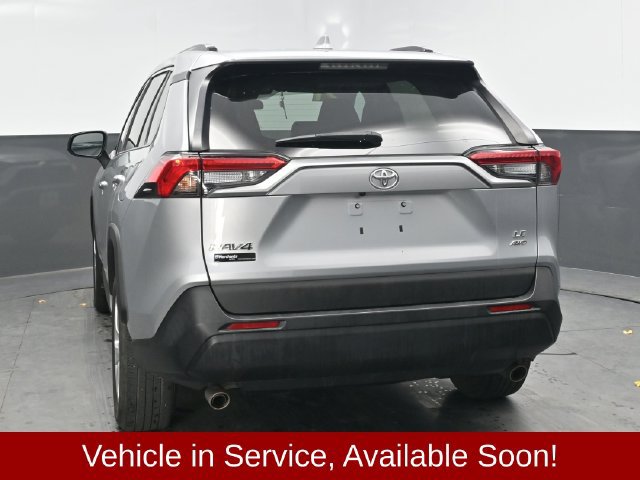 Used 2021 Toyota RAV4 LE AWD/4WD image 5