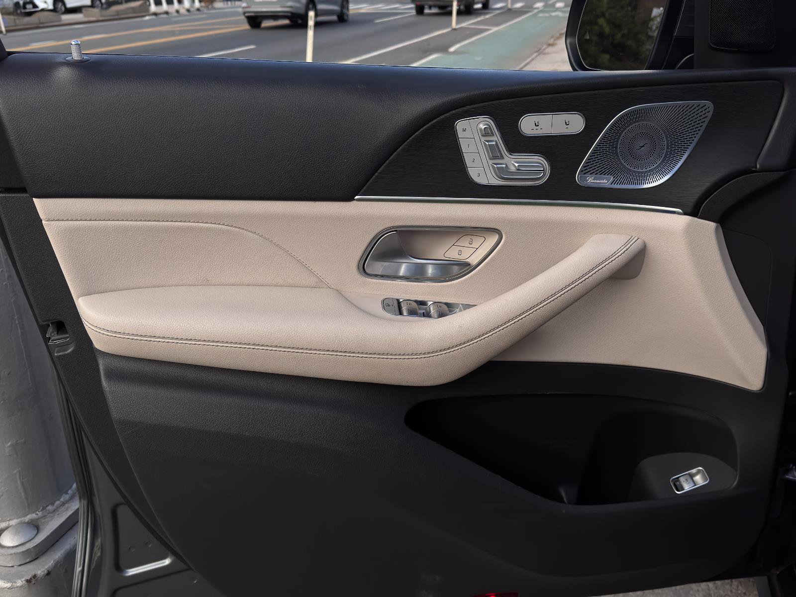 Used 2020 Mercedes-Benz GLE 350 4MATIC w/ Premium Package image 13