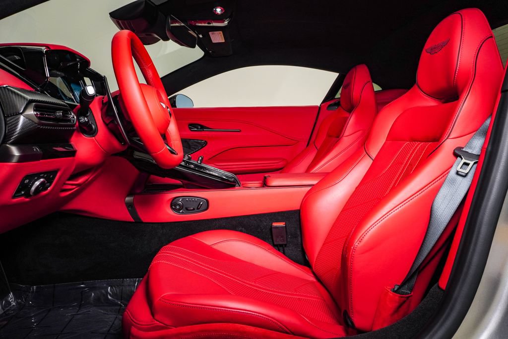 Used 2025 Aston Martin V8 Vantage Coupe RWD image 20