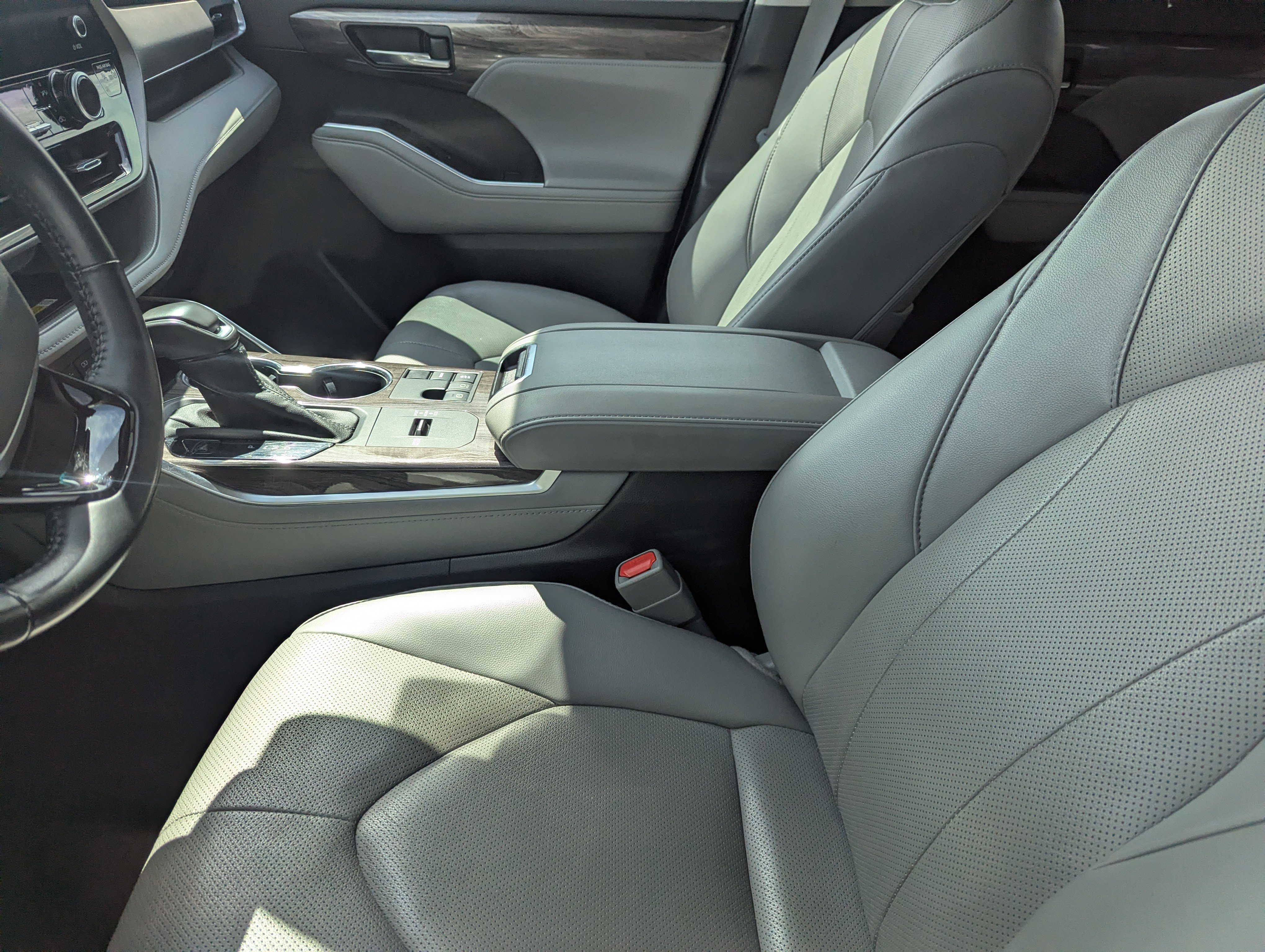 Used 2023 Toyota Highlander Limited FWD image 9
