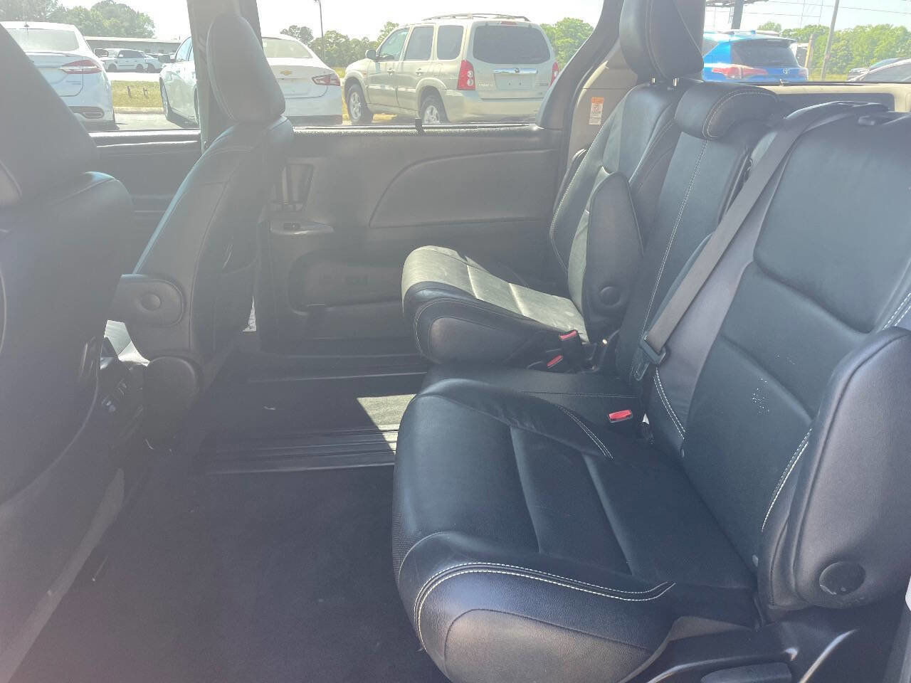 Used 2016 Toyota Sienna SE Premium FWD image 8