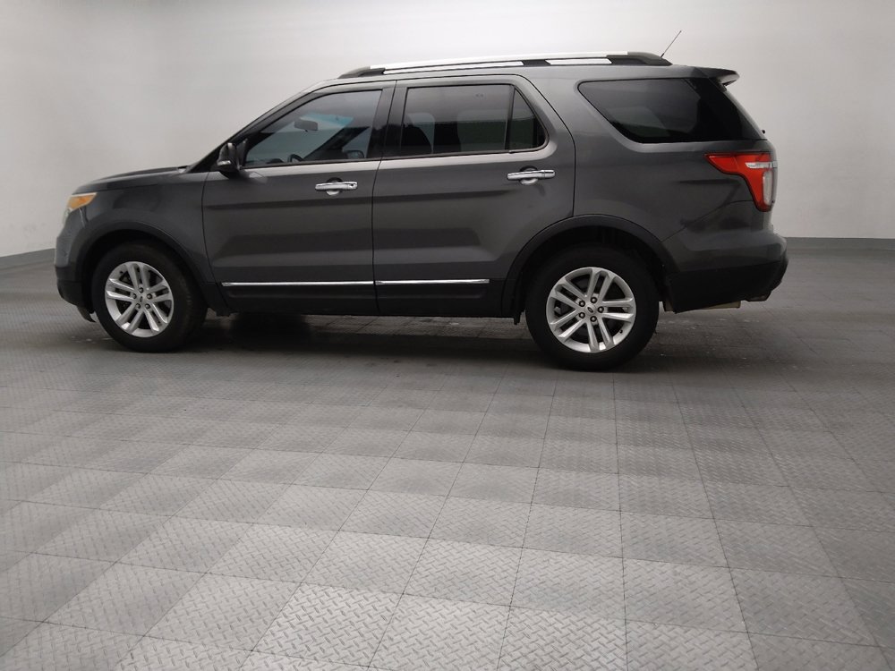 Used 2015 Ford Explorer XLT image 3