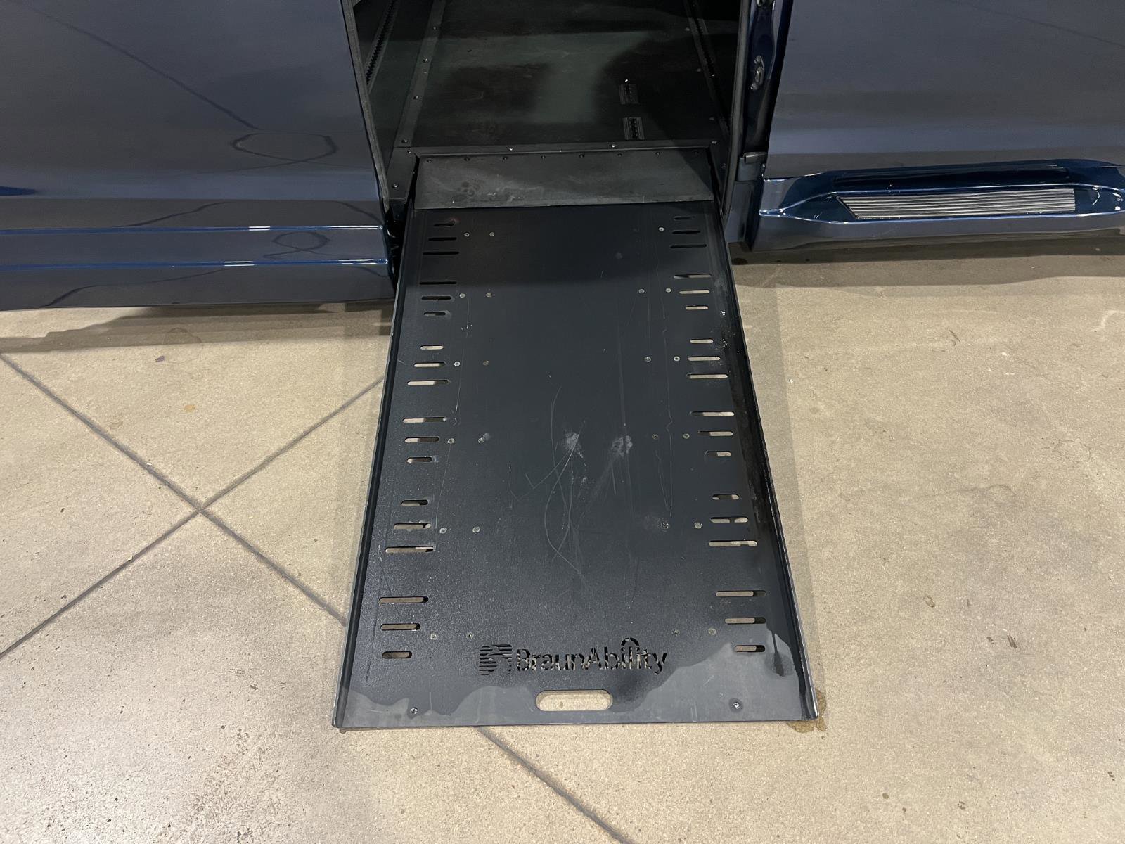 Used 2018 Toyota Sienna XLE w/ XLE Navigation Package image 35