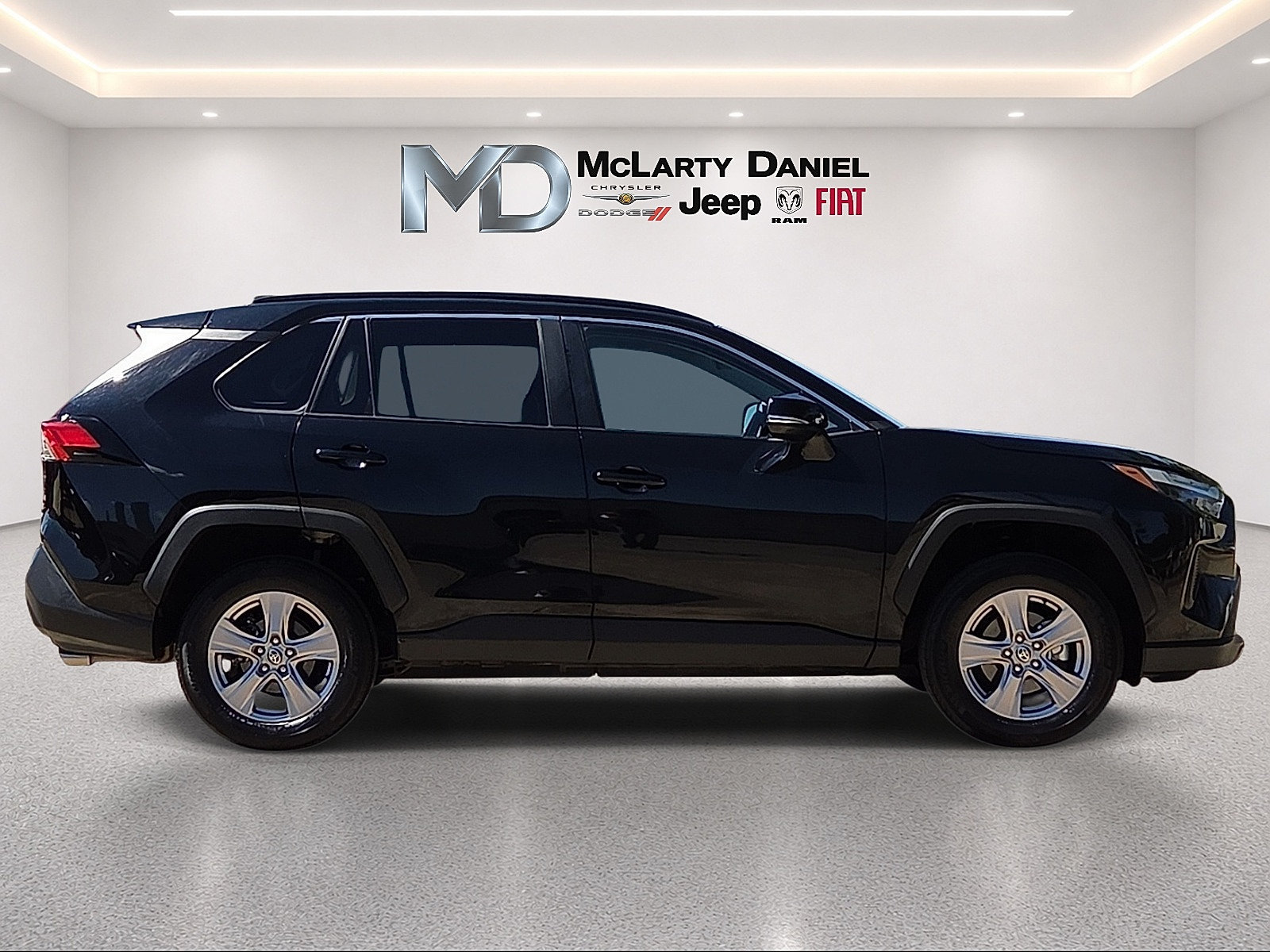 Used 2025 Toyota RAV4 XLE AWD/4WD image 6
