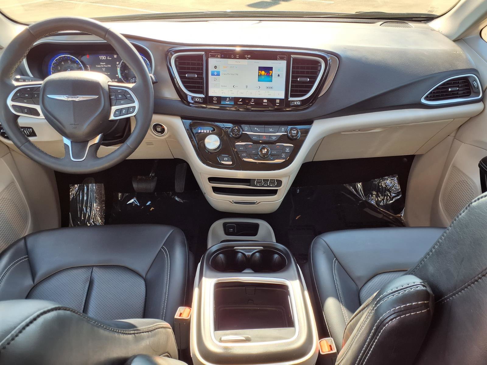 Used 2023 Chrysler Pacifica Touring-L FWD image 12