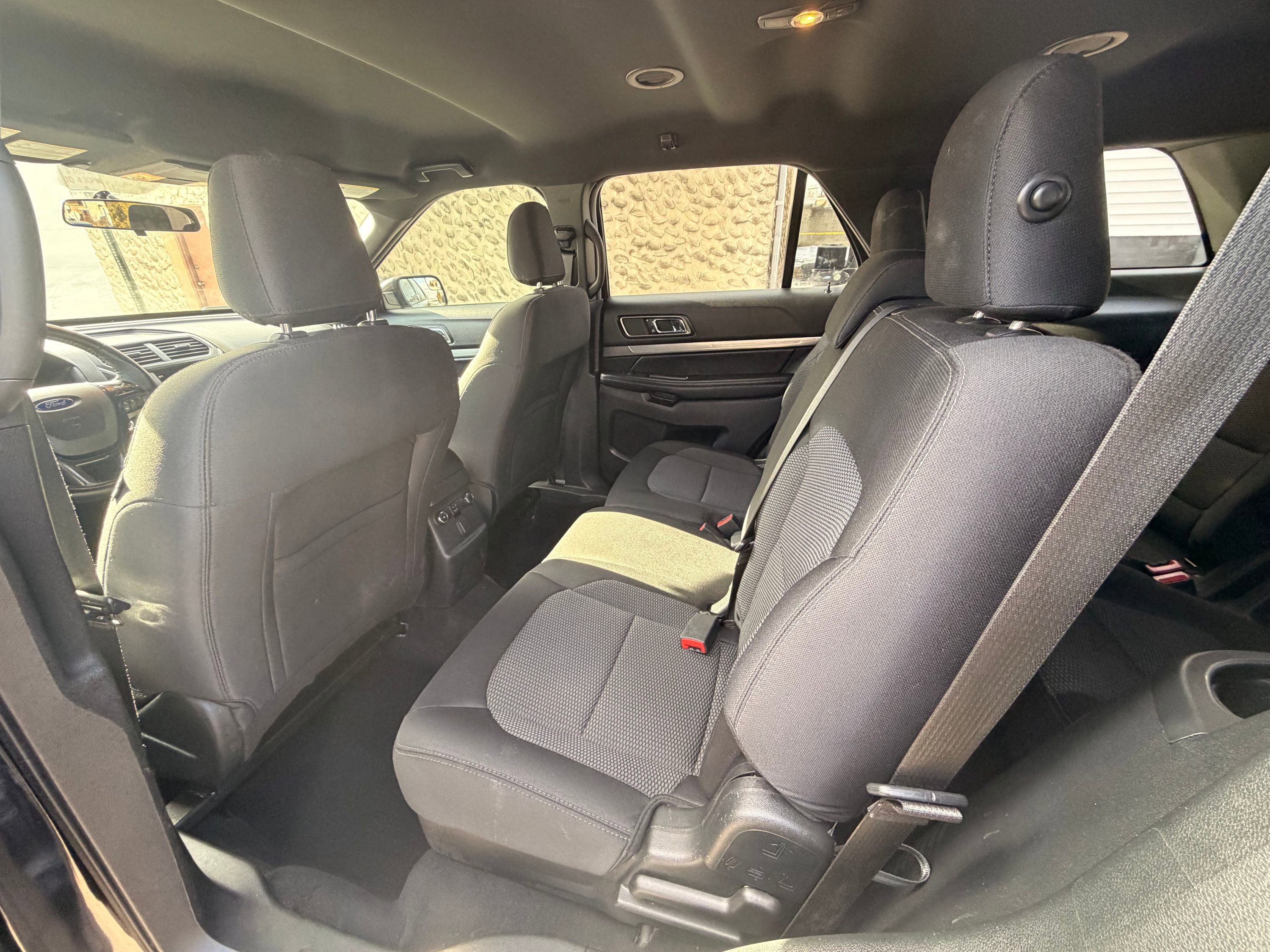 Used 2019 Ford Explorer XLT image 25
