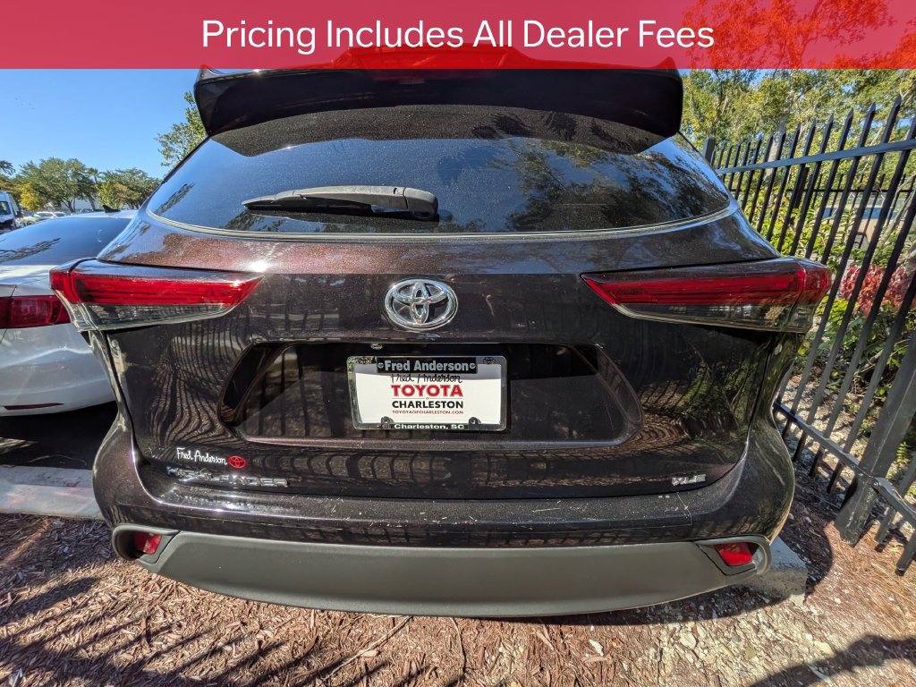 Used 2021 Toyota Highlander XLE FWD image 6