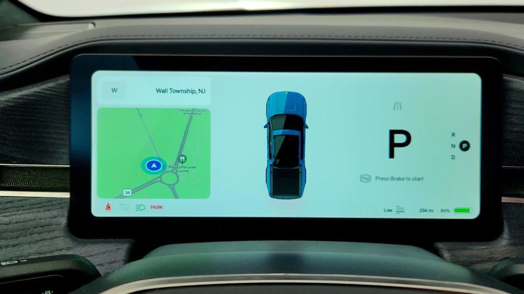 Used 2023 Rivian R1T Adventure image 14