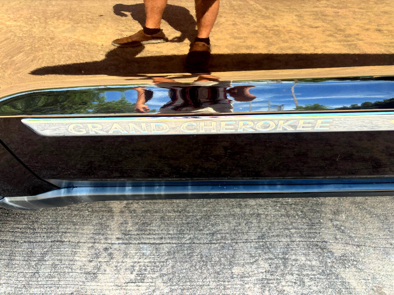 Used 2011 Jeep Grand Cherokee Overland Summit image 24