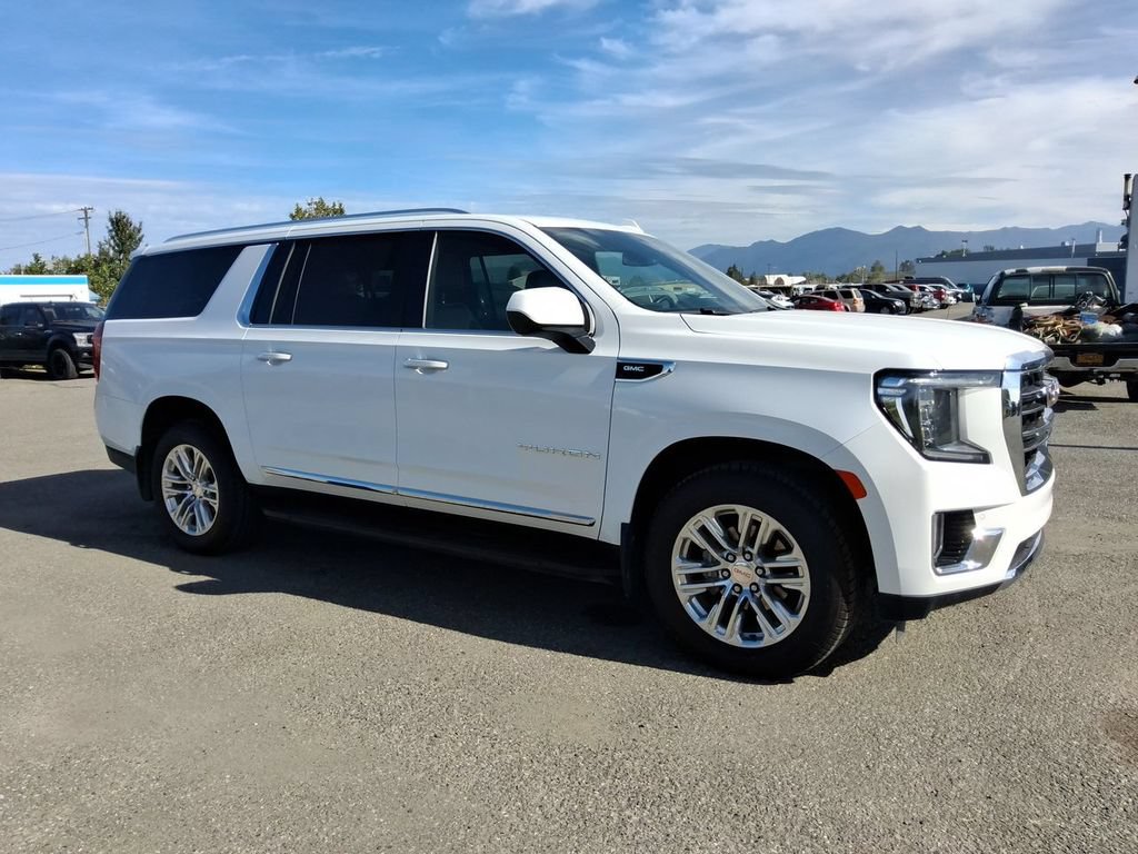 Used 2023 GMC Yukon XL SLT AWD/4WD image 2