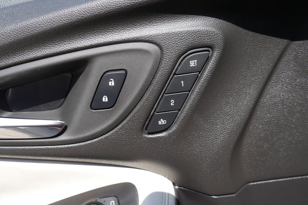 Used 2023 Buick Encore GX Essence w/ Advanced Technology Package image 32