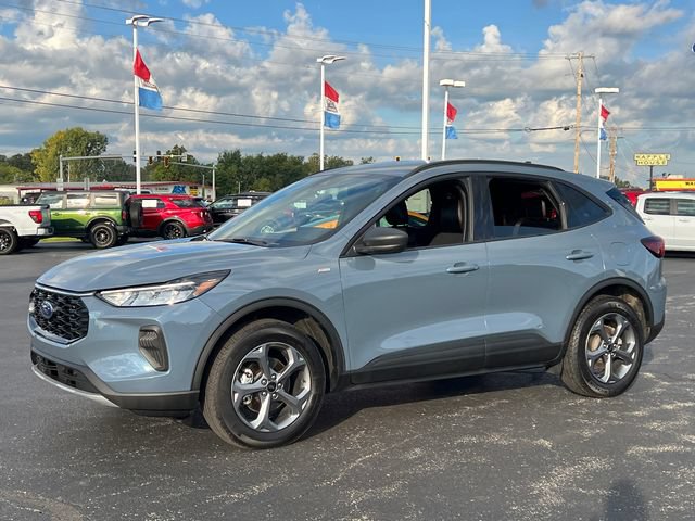 Certified 2025 Ford Escape ST-Line w/ Tech Pack #1 AWD/4WD image 3