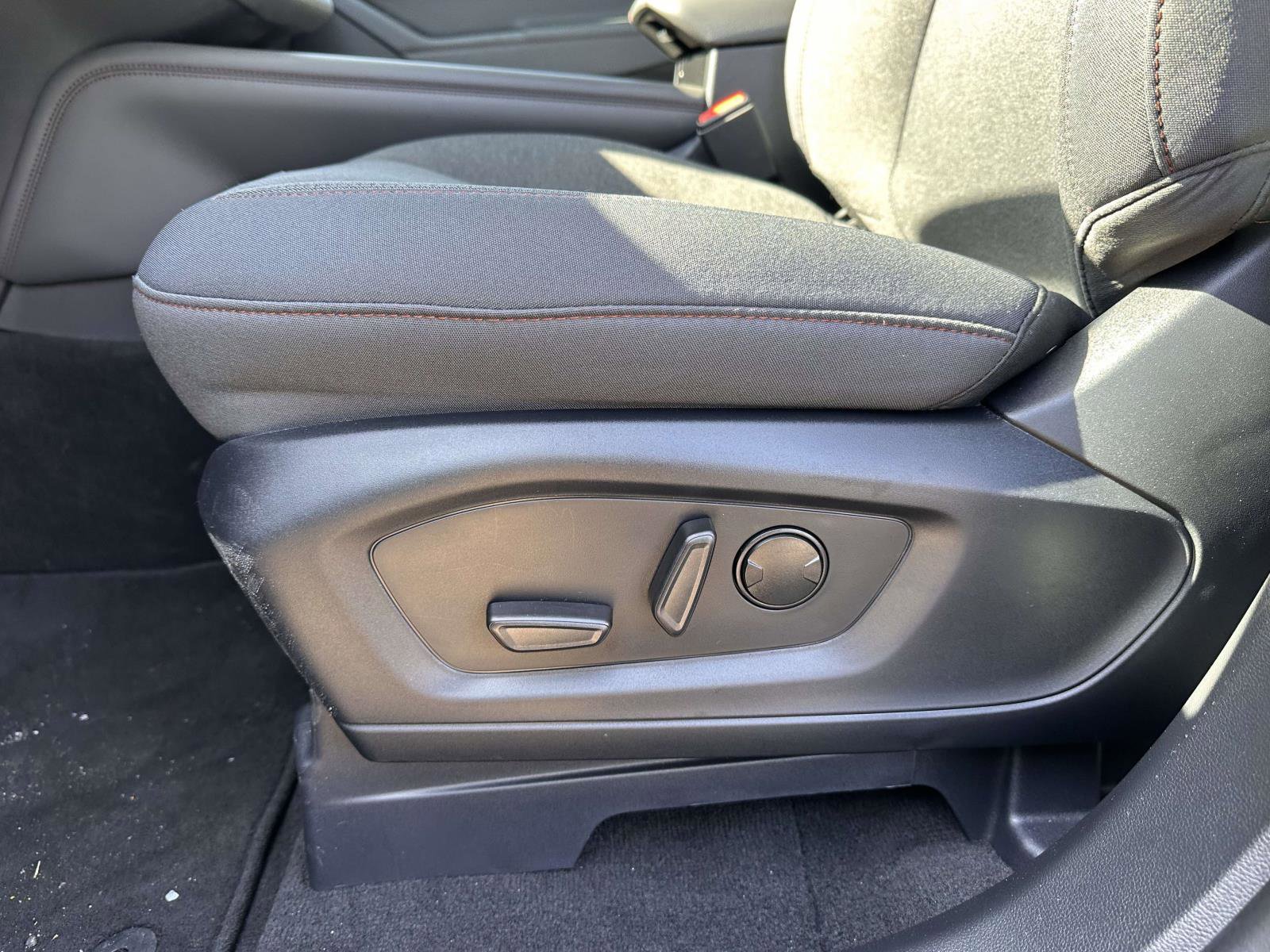 Used 2025 Ford Explorer Active image 11