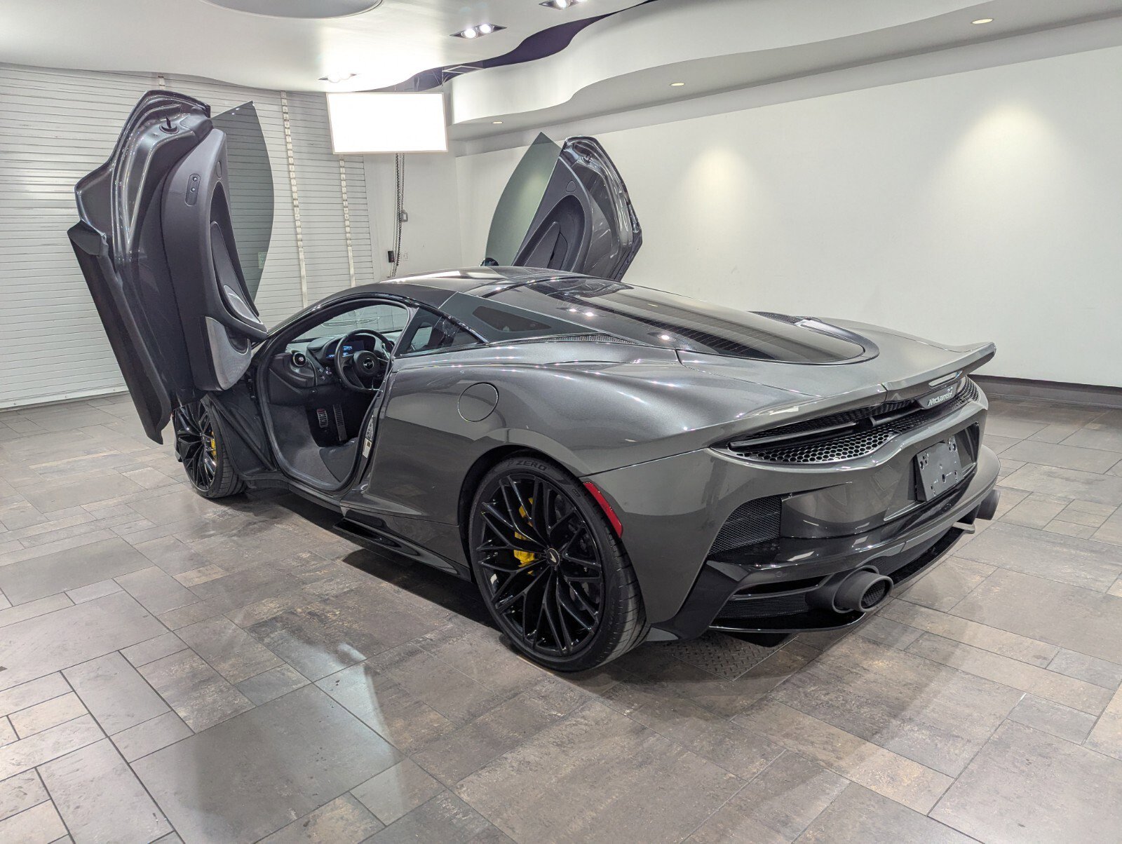 Used 2022 McLaren GT image 24