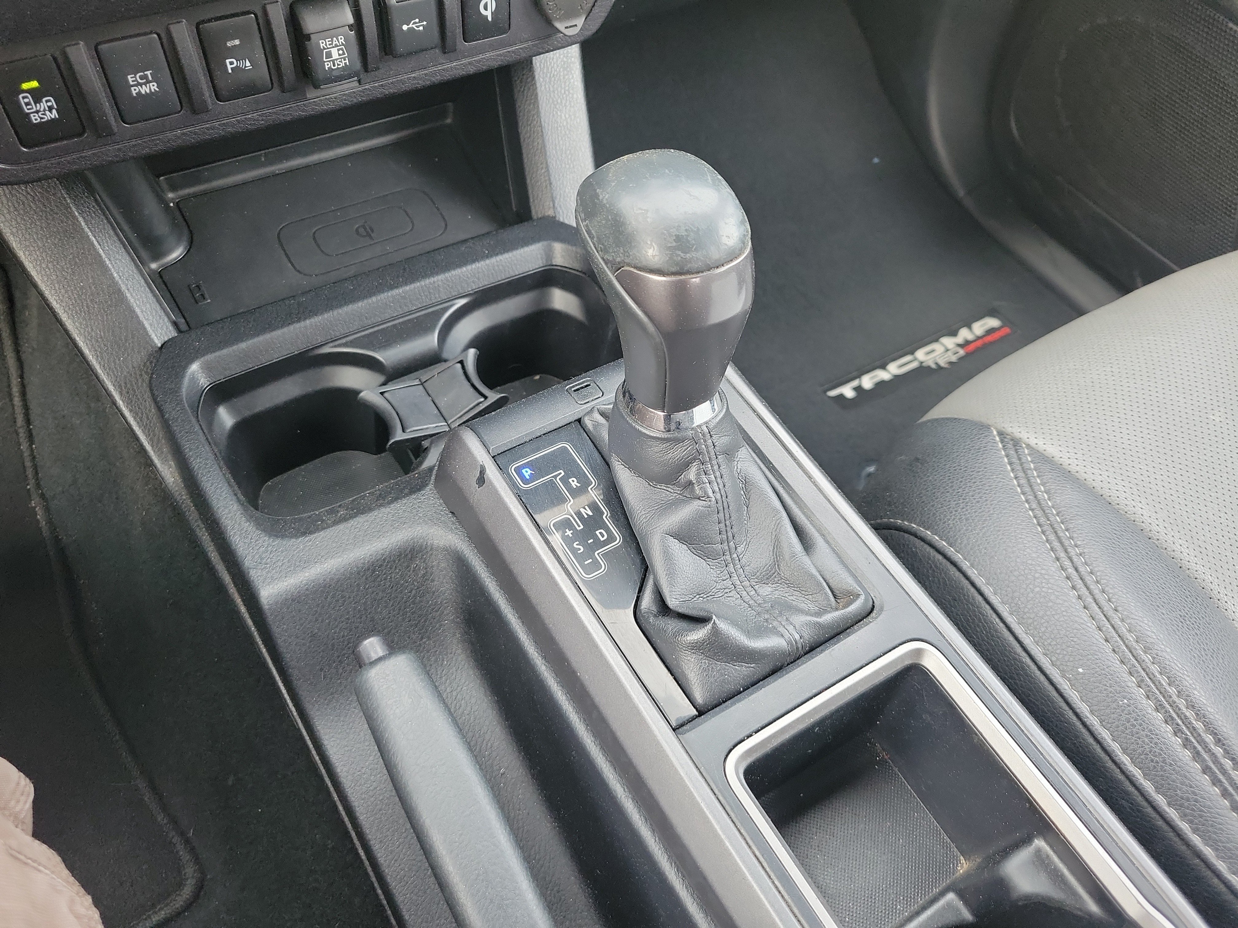 Used 2020 Toyota Tacoma TRD Off-Road w/ Technology Package AWD/4WD image 24