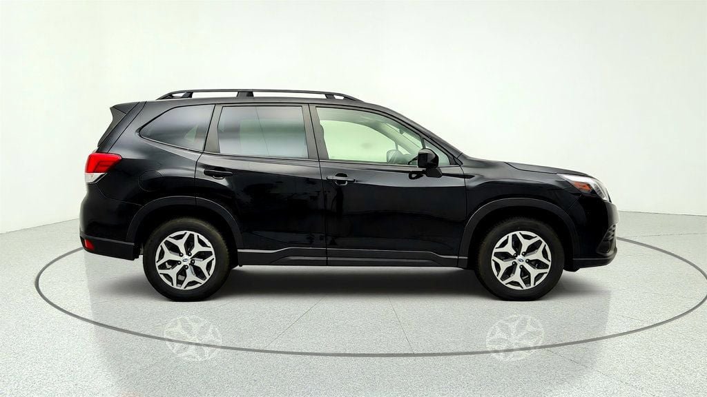 Used 2022 Subaru Forester Premium AWD/4WD image 4