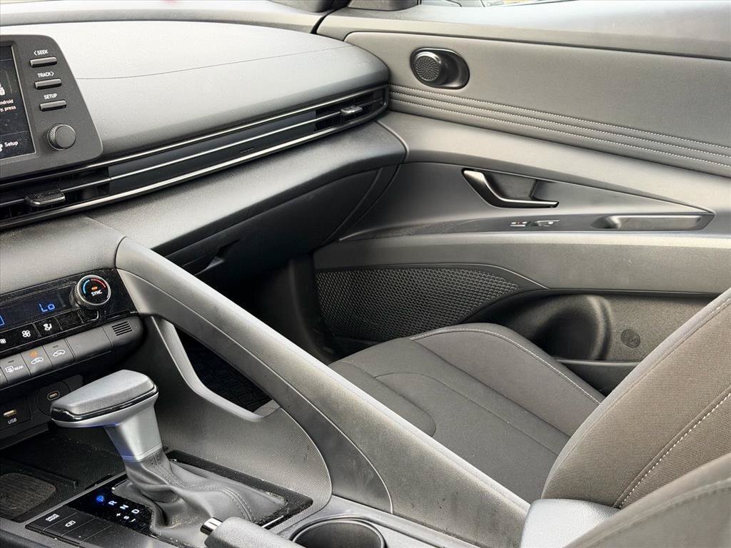 Used 2025 Hyundai Elantra Sport FWD image 19