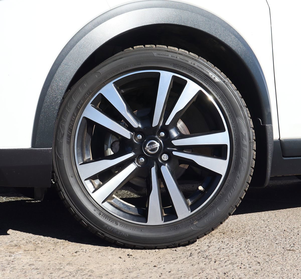 Used 2020 Nissan Kicks SR w/ SR Premium Package FWD image 5