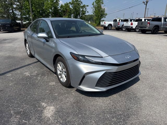 Used 2025 Toyota Camry LE FWD image 4