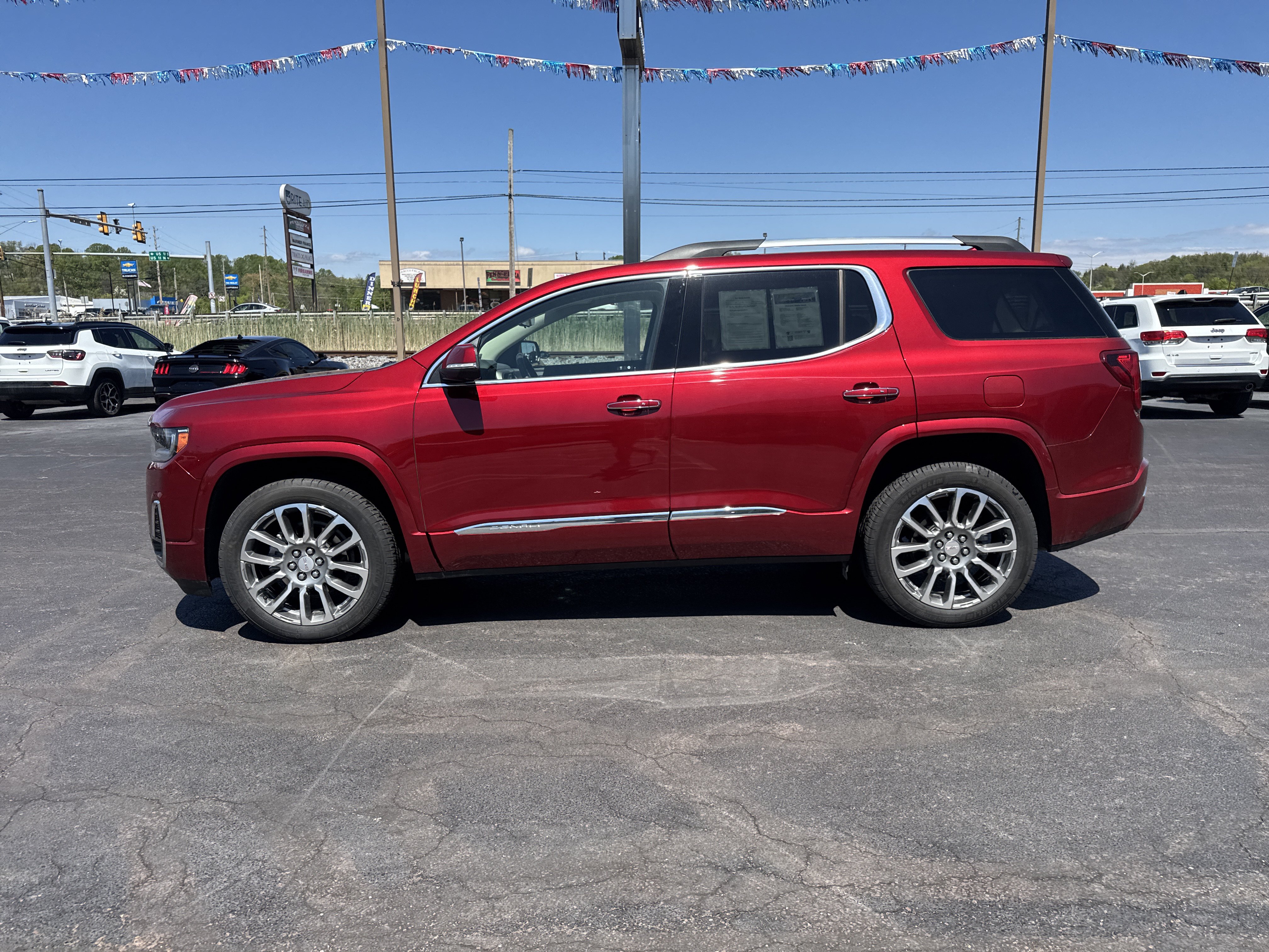 Used 2023 GMC Acadia Denali w/ Denali Ultimate Package AWD/4WD image 11