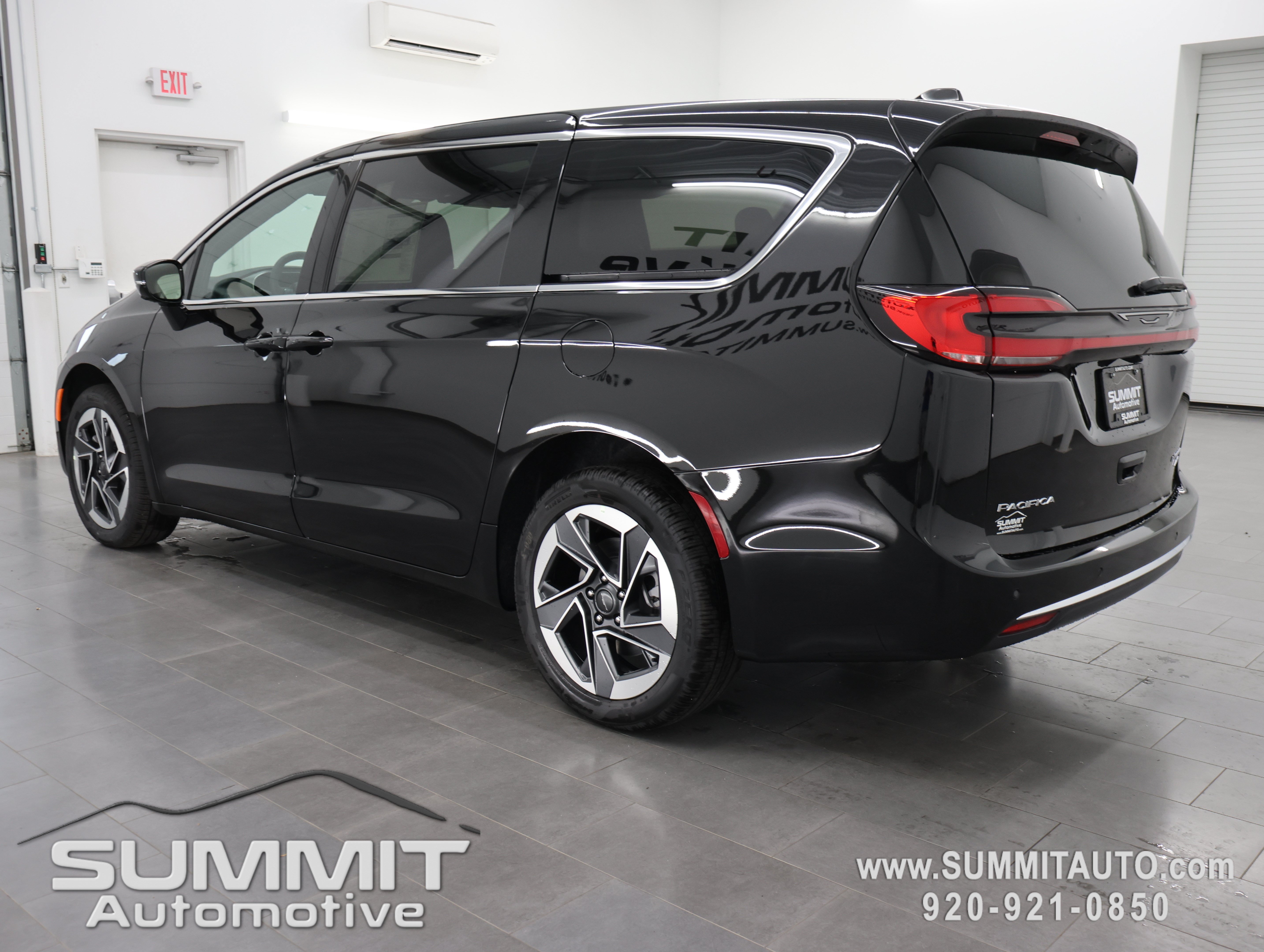 New 2027 Chrysler Pacifica Limited AWD/4WD image 6