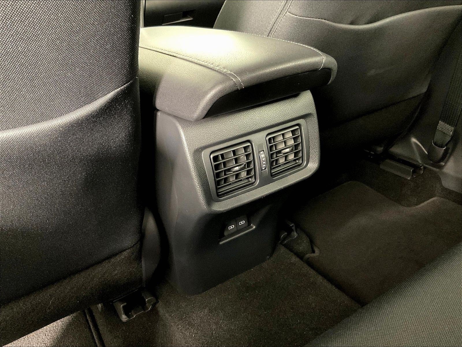 Used 2023 Toyota Venza LE AWD/4WD image 10