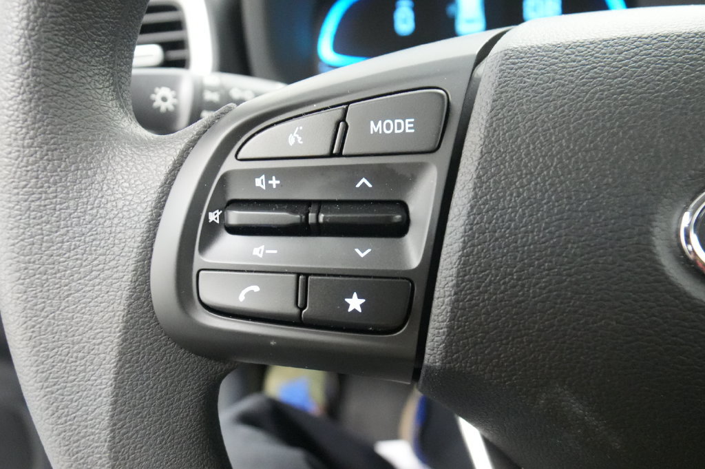 Used 2026 Hyundai Venue SE FWD image 32