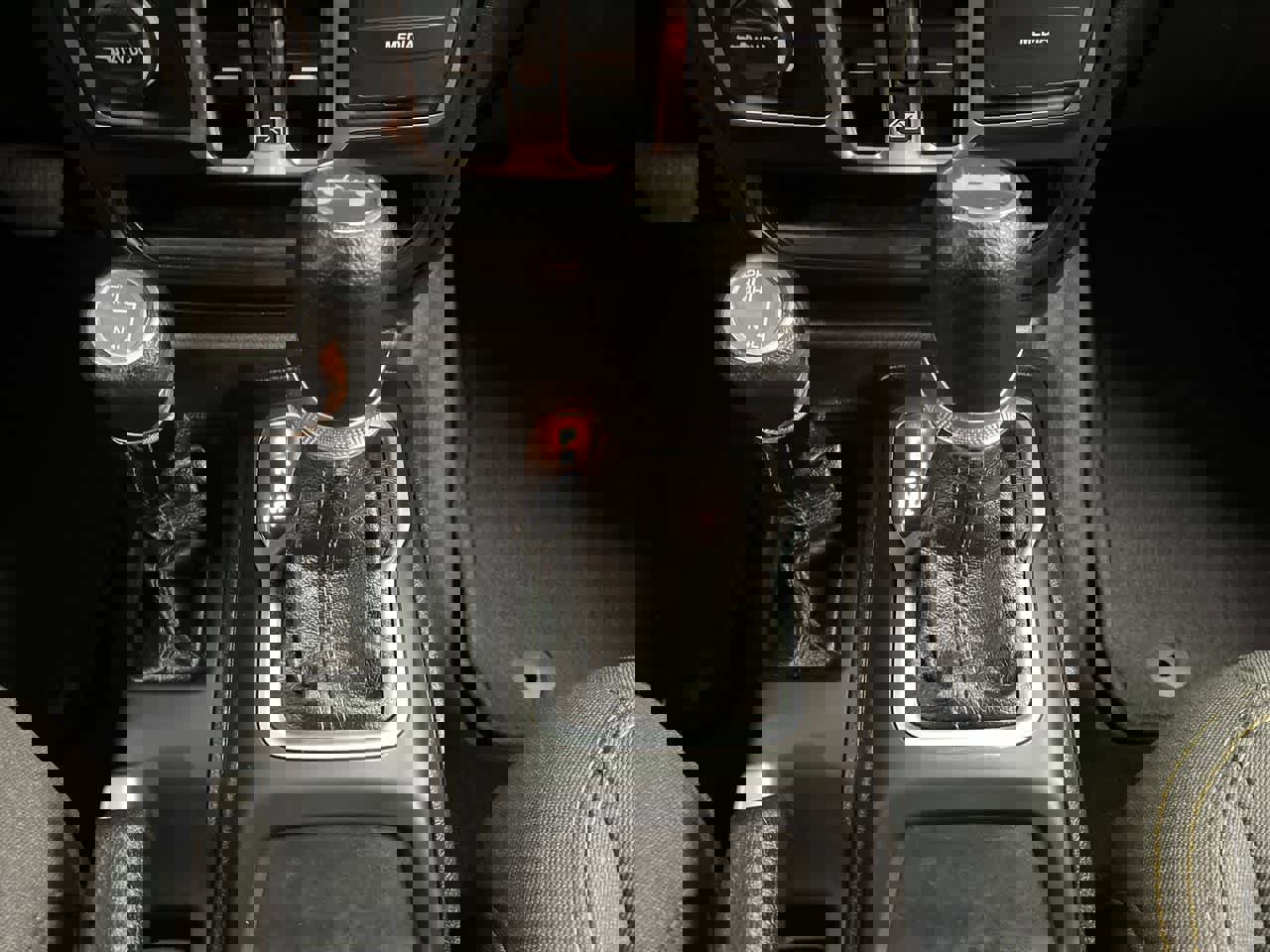 Used 2025 Jeep Wrangler Sahara image 26