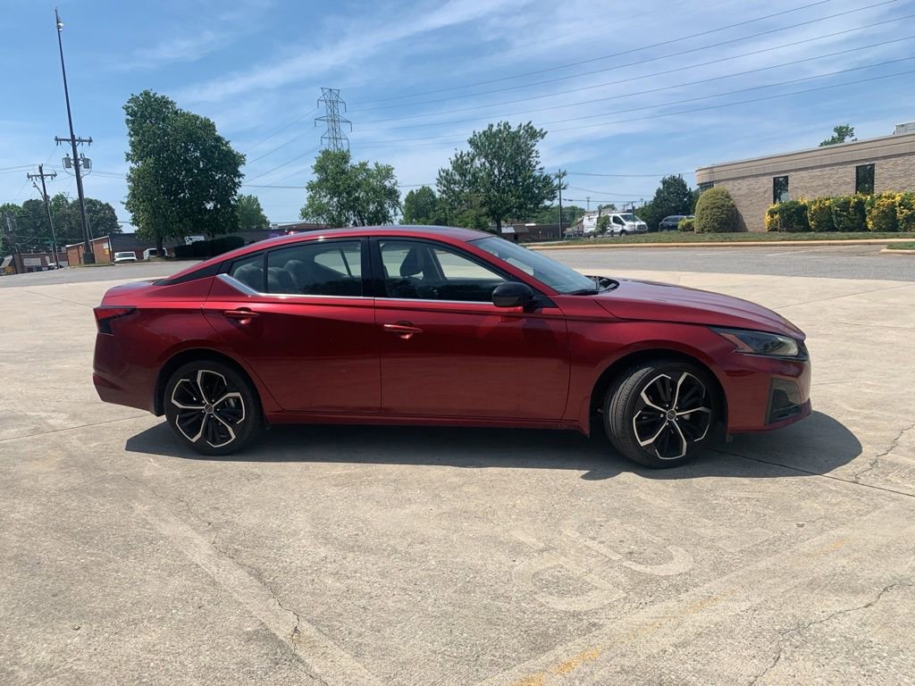 Used 2024 Nissan Altima 2.5 SR w/ SR Premium Package AWD/4WD image 7