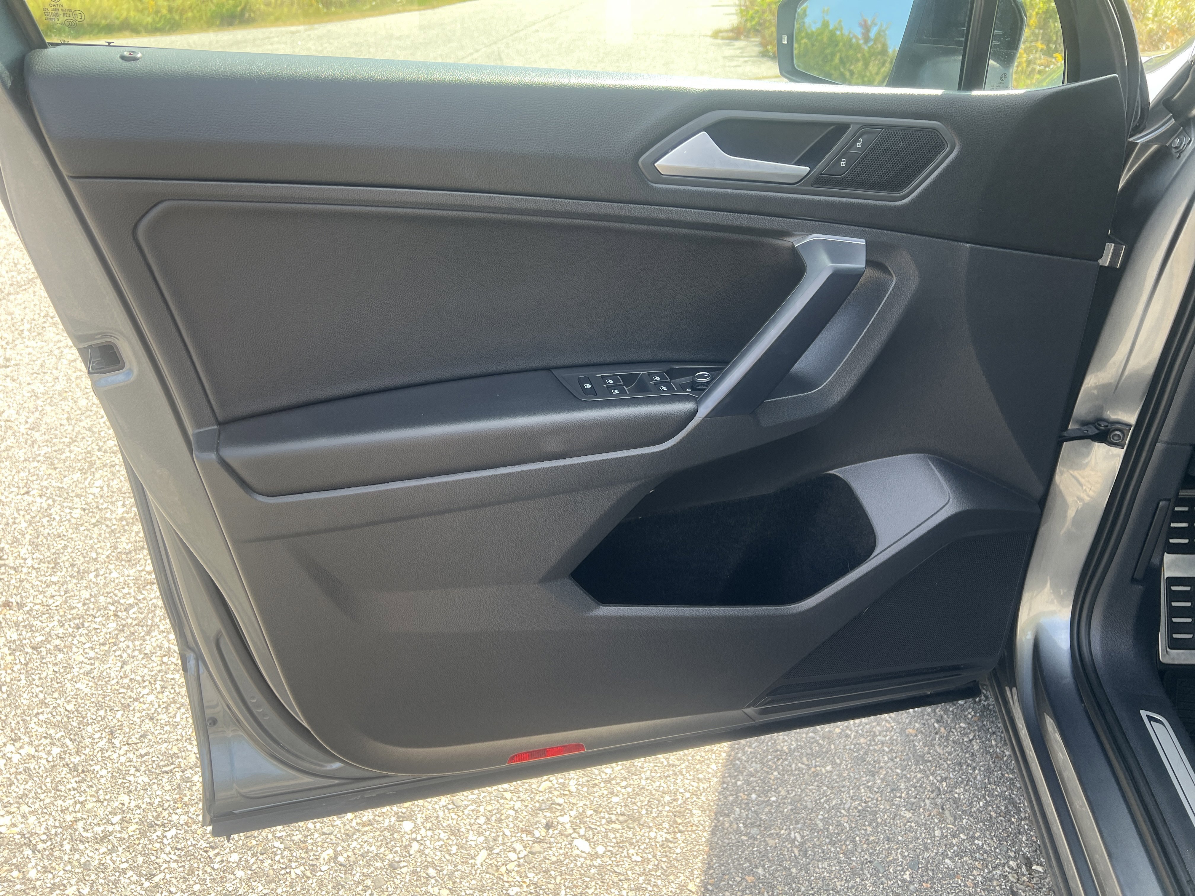 Used 2021 Volkswagen Tiguan SE R-Line image 15