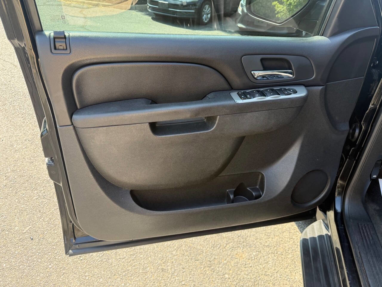 Used 2011 Chevrolet Suburban 2500 w/ Skid Plate Package AWD/4WD image 7