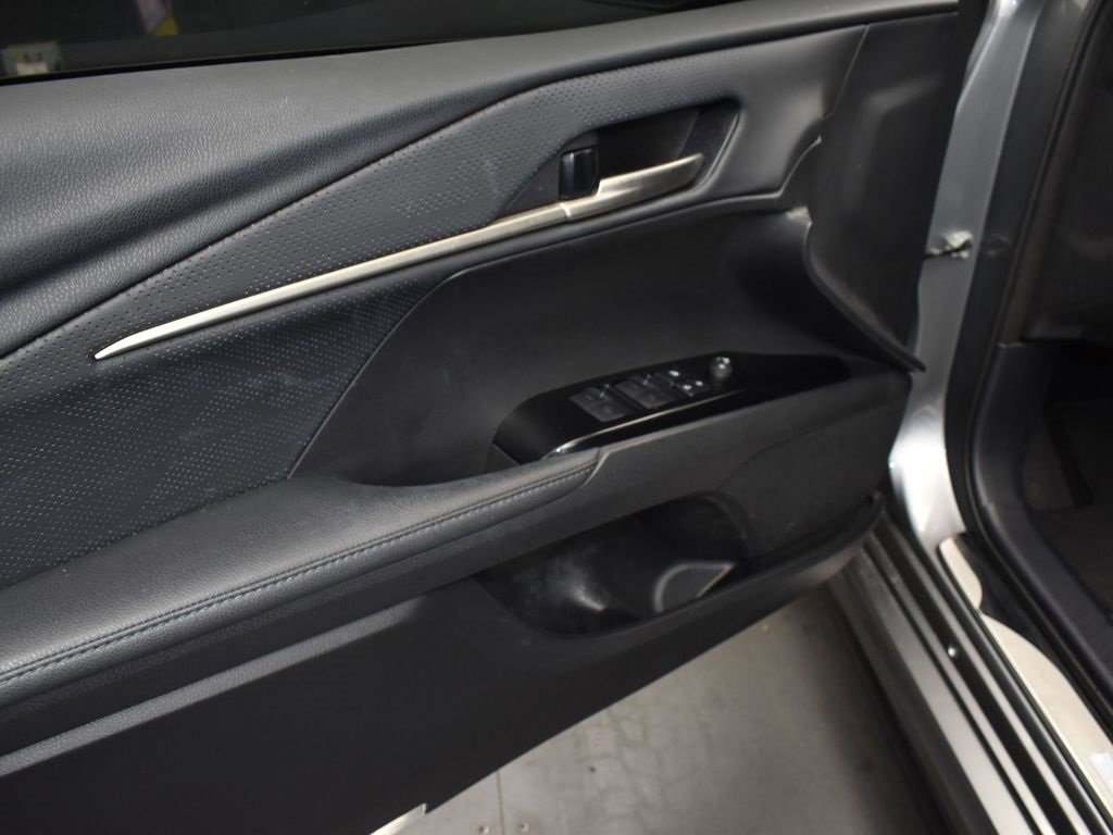 Used 2025 Toyota Camry XSE image 11