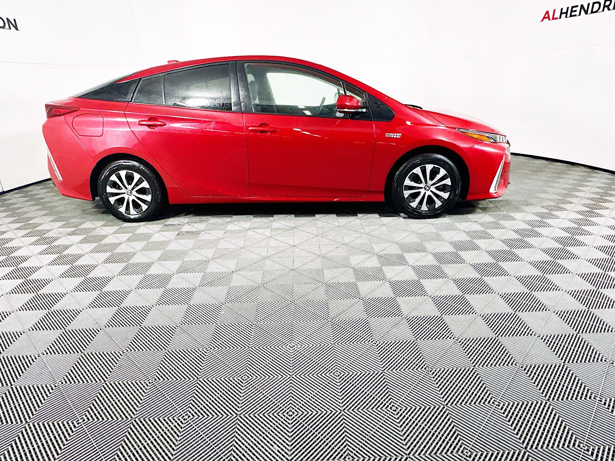 Used 2021 Toyota Prius Prime XLE video 2